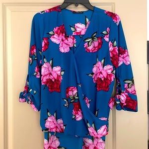 West Kei, blue floral women’s dress top, size M